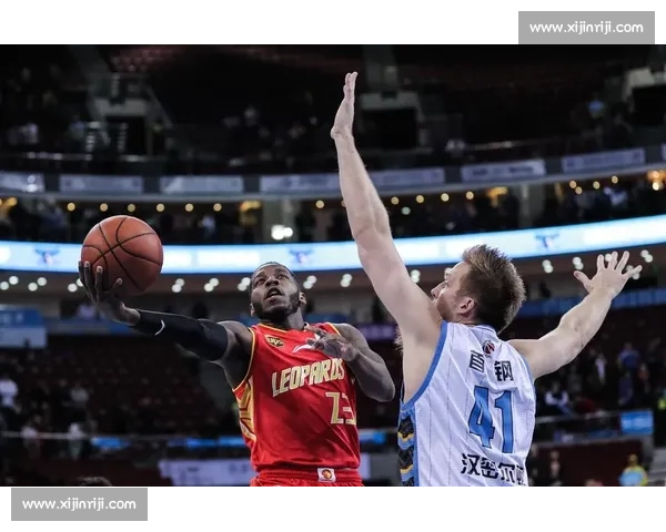 李母哈在最新比赛中力克对手展现惊人竞技实力